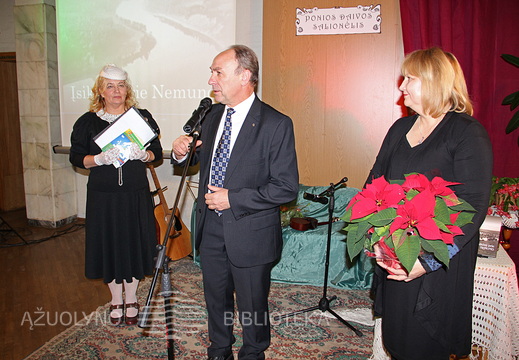 Birštono savivaldybės vicemeras Juozas Aleksandravičius ir Birštono bibliotekos direktorė Alina Jaskūnienė.