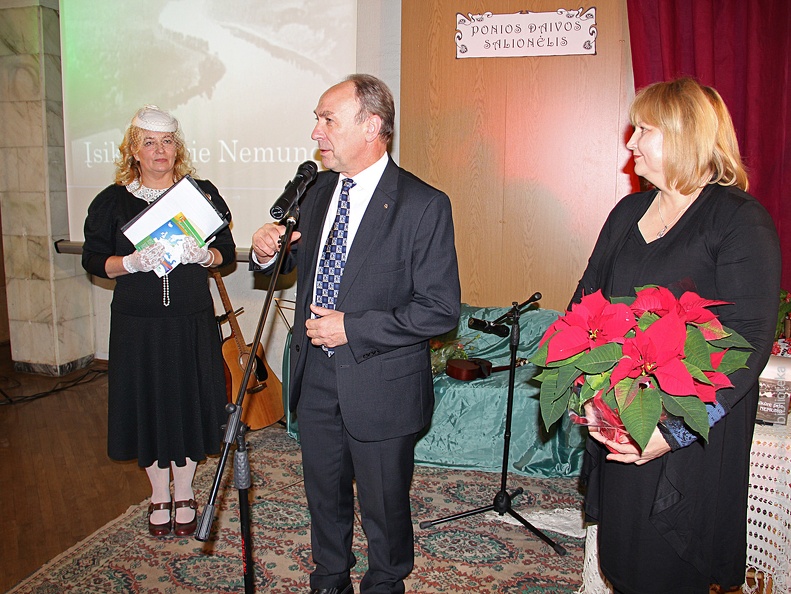 Birštono savivaldybės vicemeras Juozas Aleksandravičius ir Birštono bibliotekos direktorė Alina Jaskūnienė.