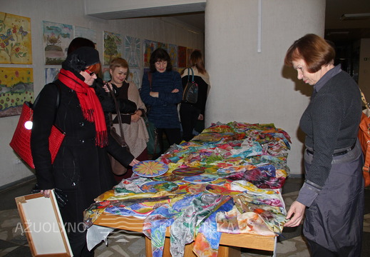 Slaugos darbuotojų tapybos ant šilko paroda ,,Spalvų metamorfozės‘‘