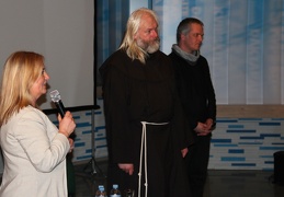 Vakaro vedėja - Rimantė Tamoliūnienė ir svečiai - pranciškonas Gediminas Numgaudis bei režisierius Audrius Stonys