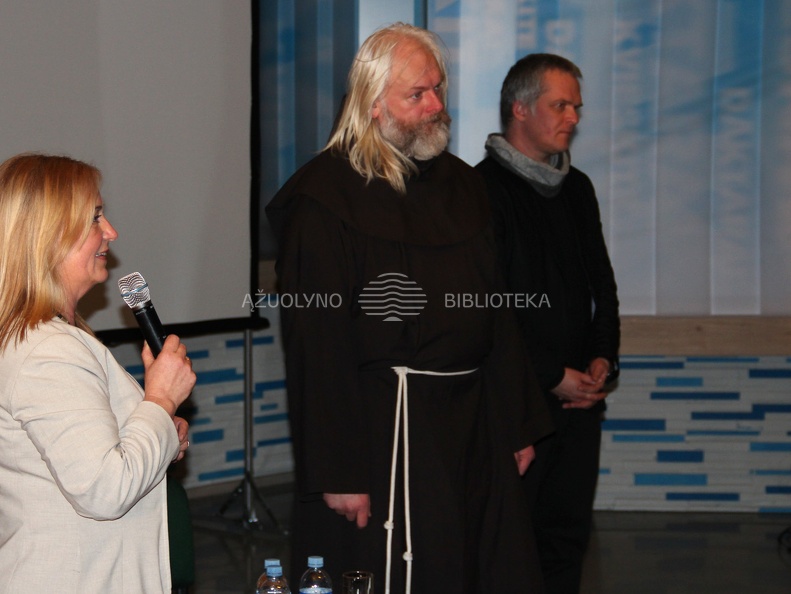 Vakaro vedėja - Rimantė Tamoliūnienė ir svečiai - pranciškonas Gediminas Numgaudis bei režisierius Audrius Stonys