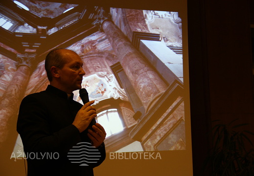 Kunigas Vilius Sikorskas.