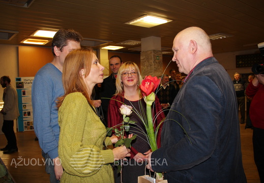 Sveikinimai parodos autoriui.