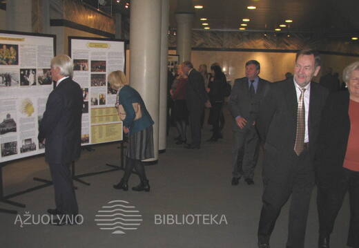 Parodos „Subtiliausiam dirigento mostui paklūstantis choras“ lankytojai