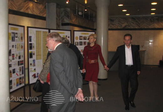 Parodos „Subtiliausiam dirigento mostui paklūstantis choras“ lankytojai