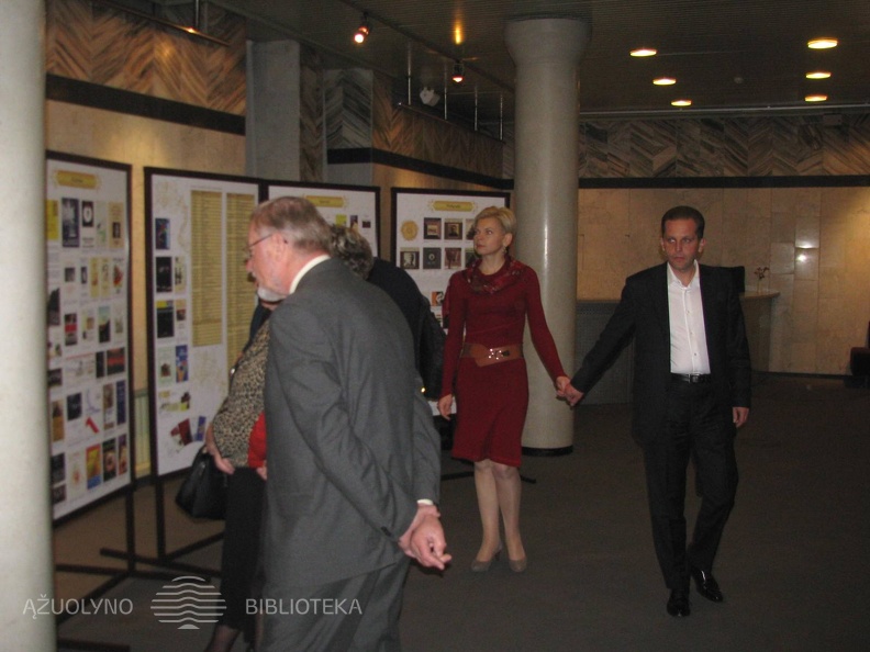 Parodos „Subtiliausiam dirigento mostui paklūstantis choras“ lankytojai