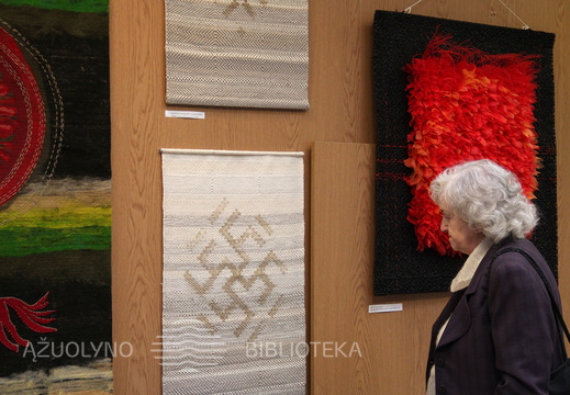 Zinaidos Dargienės, Danguolės Bečelytės-Čachavičienės ir Birutės Serapienės kūrinių fragmentai.