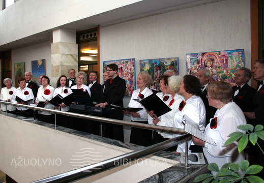 Bendruomenės centro "Žaliakalnio aušra" choras "Gaida", vadovas Arvydas Paulauskas.