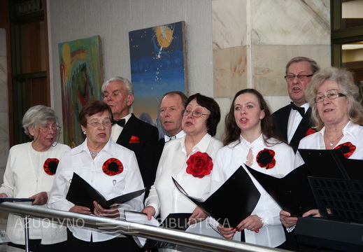 Bendruomenės centro "Žaliakalnio aušra" choras "Gaida", vadovas Arvydas Paulauskas.