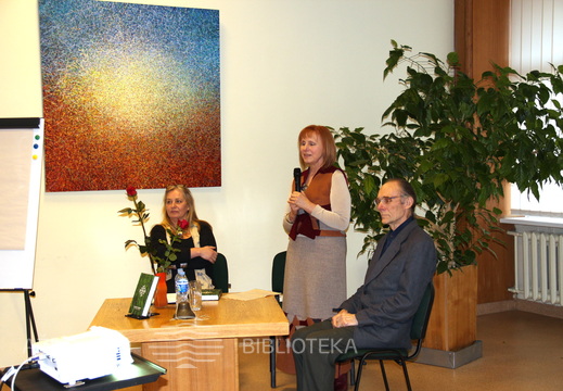 Vakaro vedėja Rimantė Tamoliūnienė, knygos autorė Rasa Ambraziejienė ir kultūrologas, etnologas, lektorius Aleksandras Žarskus. 