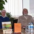 Bronė Masaitienė ir knygos sudarytojas Vytautas Girdzijauskas