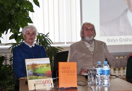 Bronė Masaitienė ir knygos sudarytojas Vytautas Girdzijauskas