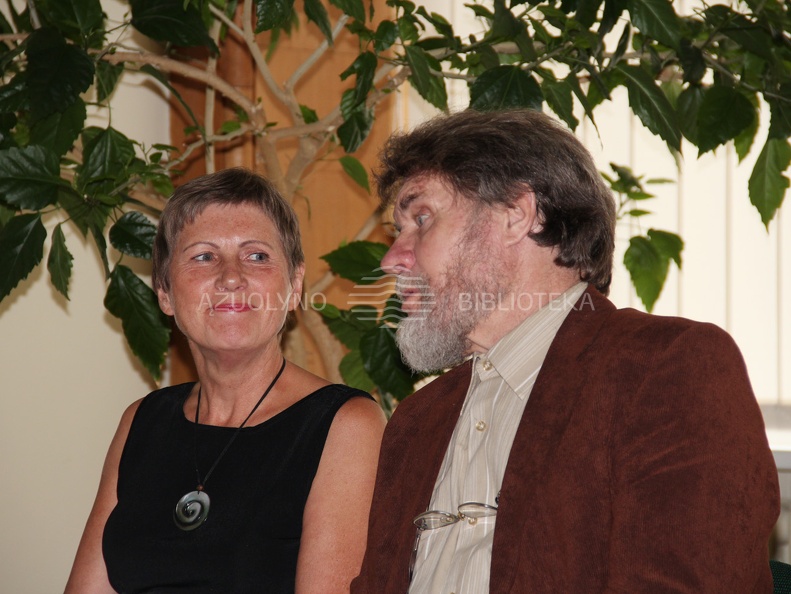 Gražina Pašakarnienė ir rašytojas, knygos redaktorius Vladas Vaitkevičius