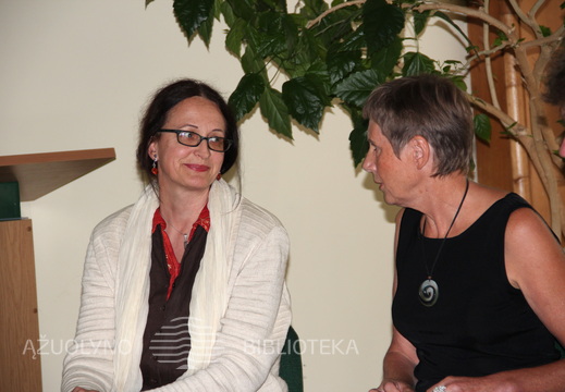 Gražina Pašakarnienė ir tautodailininkė Eglė Dvarionaitė – Vindašienė