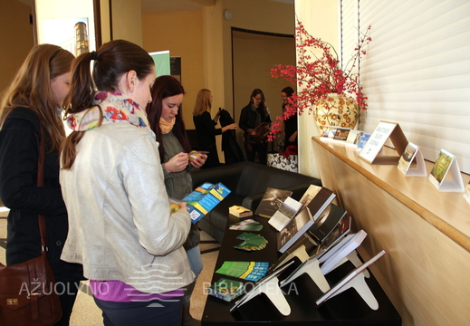 Šventės dalyviai galėjo apžiūrėti bibliotekos leidinių parodą.