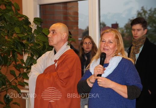 Vienuolis Bo Haeng ir menotyrininkė Rimantė Tamoliūnienė