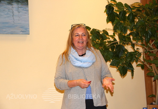 Vakarą pristato Rimantė Tamoliūnienė.