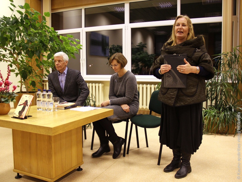 Rašytojas S. Šaltenis, žurnalistė A. Meškauskaitė ir R. Tamoliūnienė