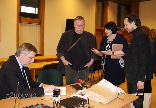 Kompozitoriai F. Latėnas ir V. Bartulis, KAVB direktorė A. Naudžiūnienė ir smuikininkas V. Čepinskis