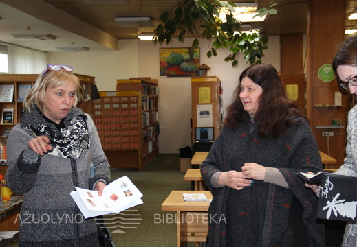 Dailininkė Jolanta Galdikaitė ir Meno leidinių skyriaus vedėja