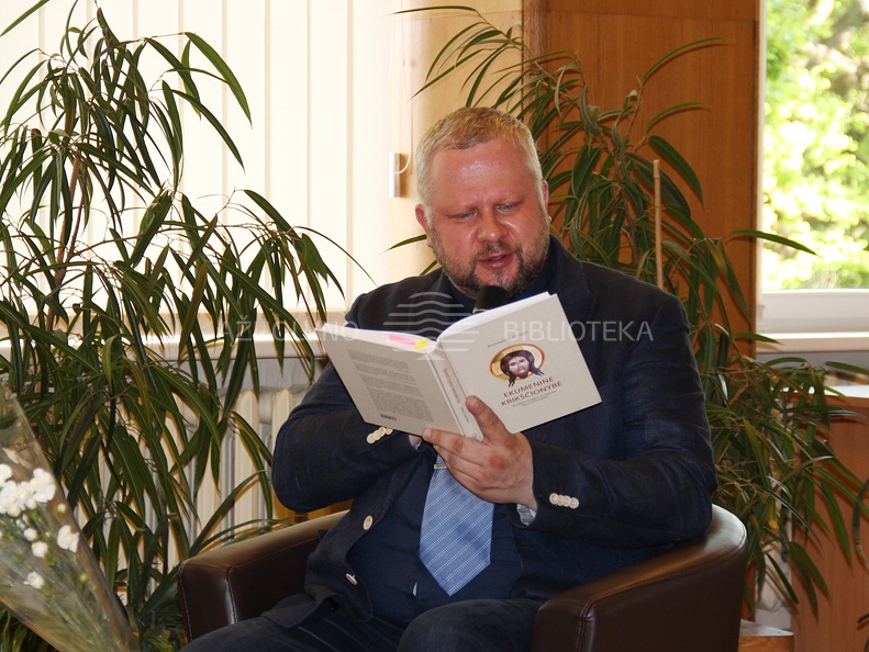 Dr. Valdas Mackela