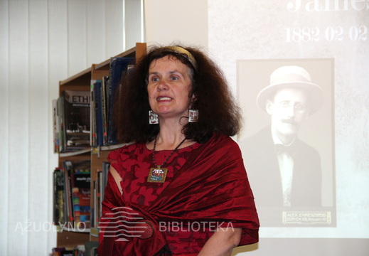 Renginį pristato bibliotekos darbuotoja Vida Korn