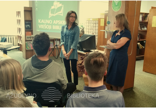 Meno leidinių skyriaus darbuotoja Kristina ir Kauno dailės gimnazijos mokytoja dailininkė Rasa Žmuidienė