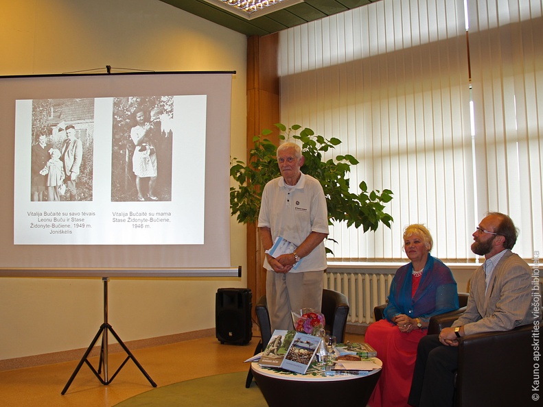 Poetas R. Keturakis, knygų autorė S. G. Markauskaitė ir Pasaulio lietuvių kultūros, mokslo ir švietimo centro leidyklos direktor
