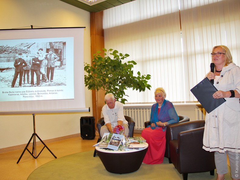 Poetas Robertas Keturakis, knygų autorė Saulutė Genovaitė Markauskaitė ir Rimantė Tamoliūnienė