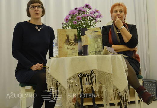 Renginio moderatorė Julija Genienė ir muziejininkė, rašytoja Aldona Ruseckaitė