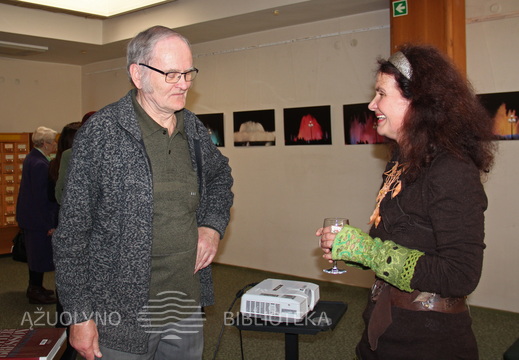 Vida Korn bendrauja su renginio svečiais