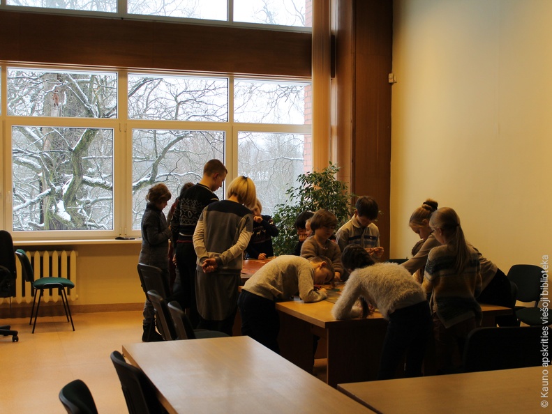 Kūrybinių dirbtuvių akimirka bibliotekoje