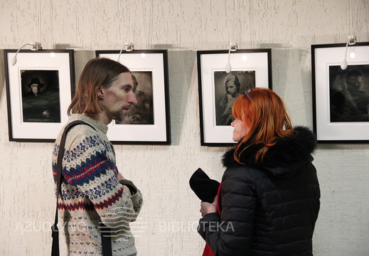 Tomas Pabedinskas su parodos lankytoja