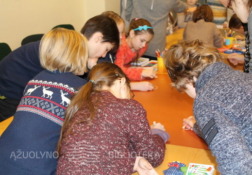 Vaikai piešia kartu