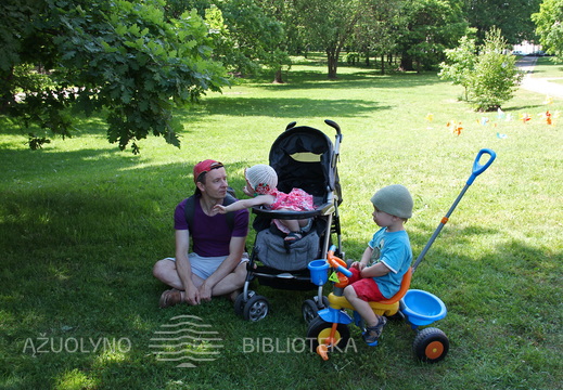 Vasara su knyga atidarymas