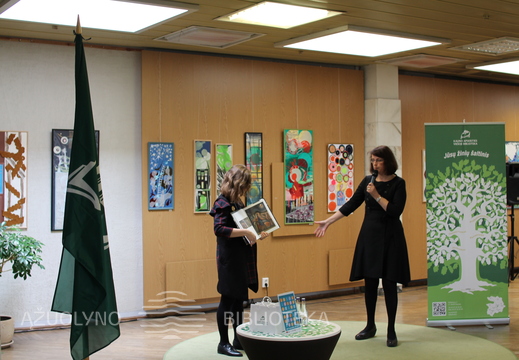 Bibliotekos garbės skaitytoja prof. Rasa Žukienė