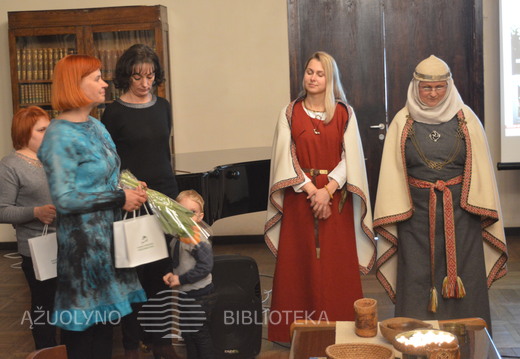 Projekto vadovė Rasa Lolita Šukevičienė dėkoja seminaro vedėjoms