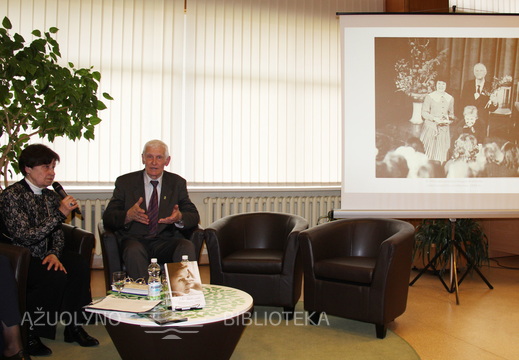 Dalijamasi prisiminimais apie legendinę aktorę. D. Kazlauskienė ir R. Keturakis