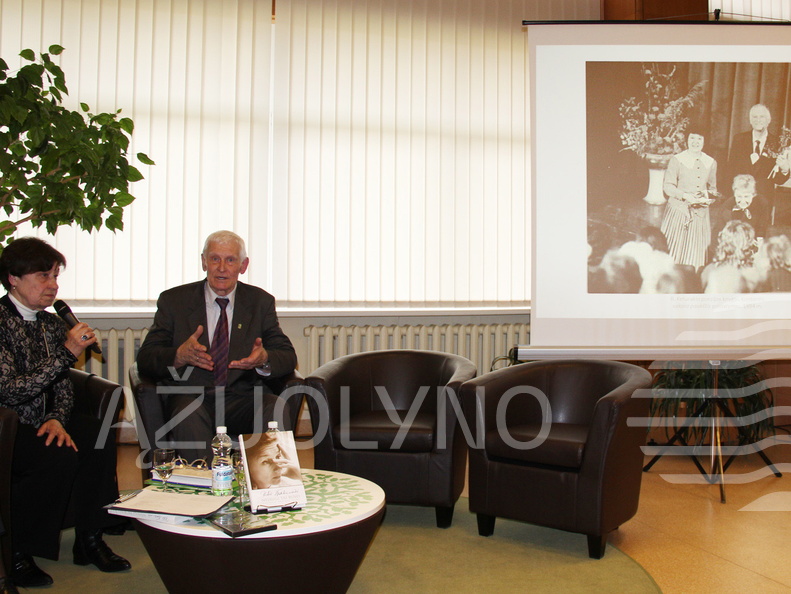 Dalijamasi prisiminimais apie legendinę aktorę. D. Kazlauskienė ir R. Keturakis