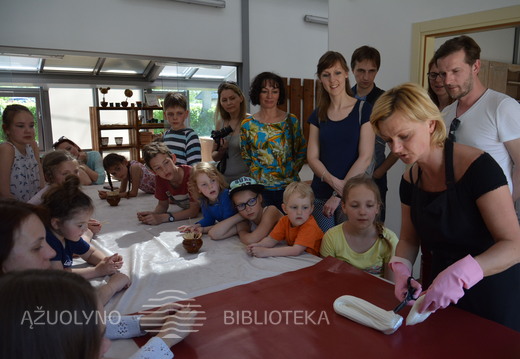 Kretingos dvaro saldaininėje vyko edukacinis užsiėmimas. Gaminome ir ragavome saldainius