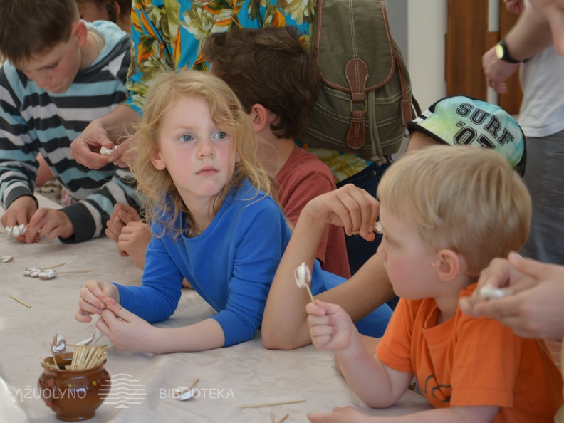 Kretingos dvaro saldaininėje vyko edukacinis užsiėmimas. Gaminome ir ragavome saldainius