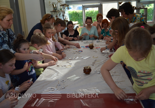 Kretingos dvaro saldaininėje vyko edukacinis užsiėmimas. Gaminome ir ragavome saldainius