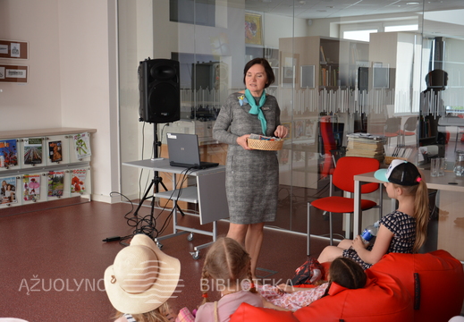 Telšių rajono savivaldybės Karolinos Praniauskaitės viešosios bibliotekos Vaikų literatūros skyriaus vedėja Rūta Savickienė