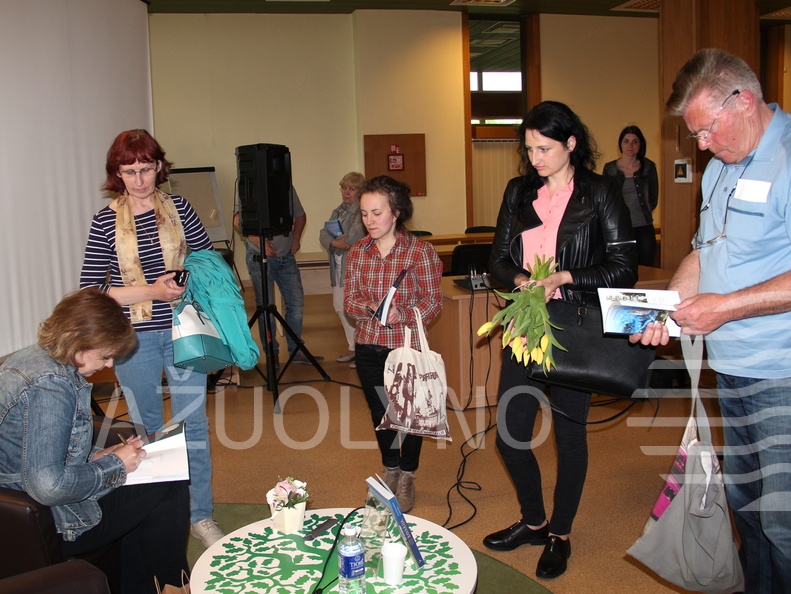 Autografai...