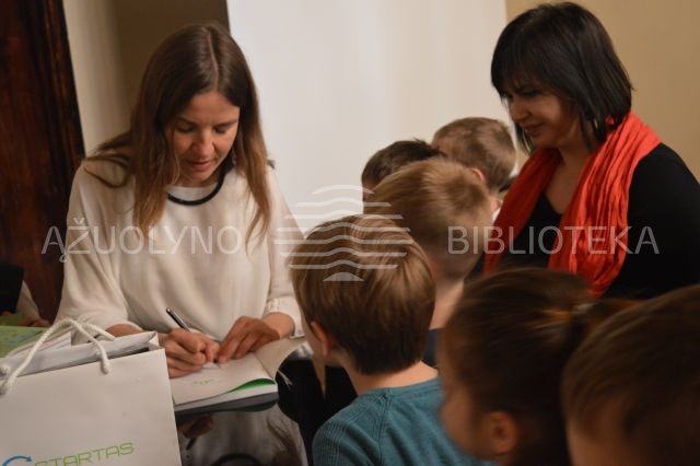 Rašytoja Rebeka Una su jaunaisiais skaitytojais