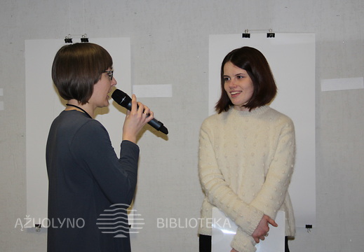  Dizainerė Rugilė Gumuliauskaitė pristato neregiams skirtų drabužių eskizus