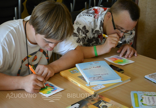 Skaitymai ir kūrybinės dirbtuvės „Gamtos atvirukas“ Kauno neįgaliojo jaunimo užimtumo centre