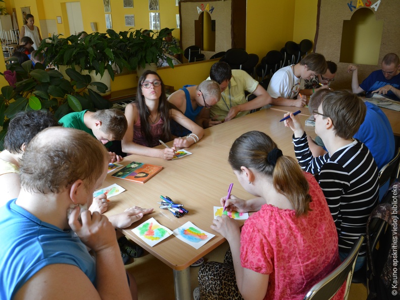 Skaitymai ir kūrybinės dirbtuvės „Gamtos atvirukas“ Kauno neįgaliojo jaunimo užimtumo centre