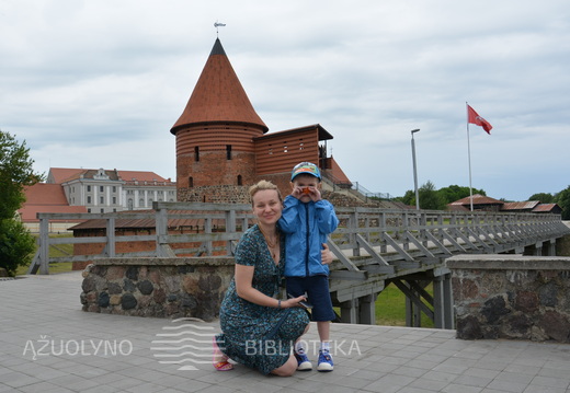 Skaitymai „Legendos apie Kauną“ Kauno pilyje ir žaidimai pilies kieme