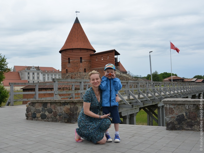 Skaitymai „Legendos apie Kauną“ Kauno pilyje ir žaidimai pilies kieme